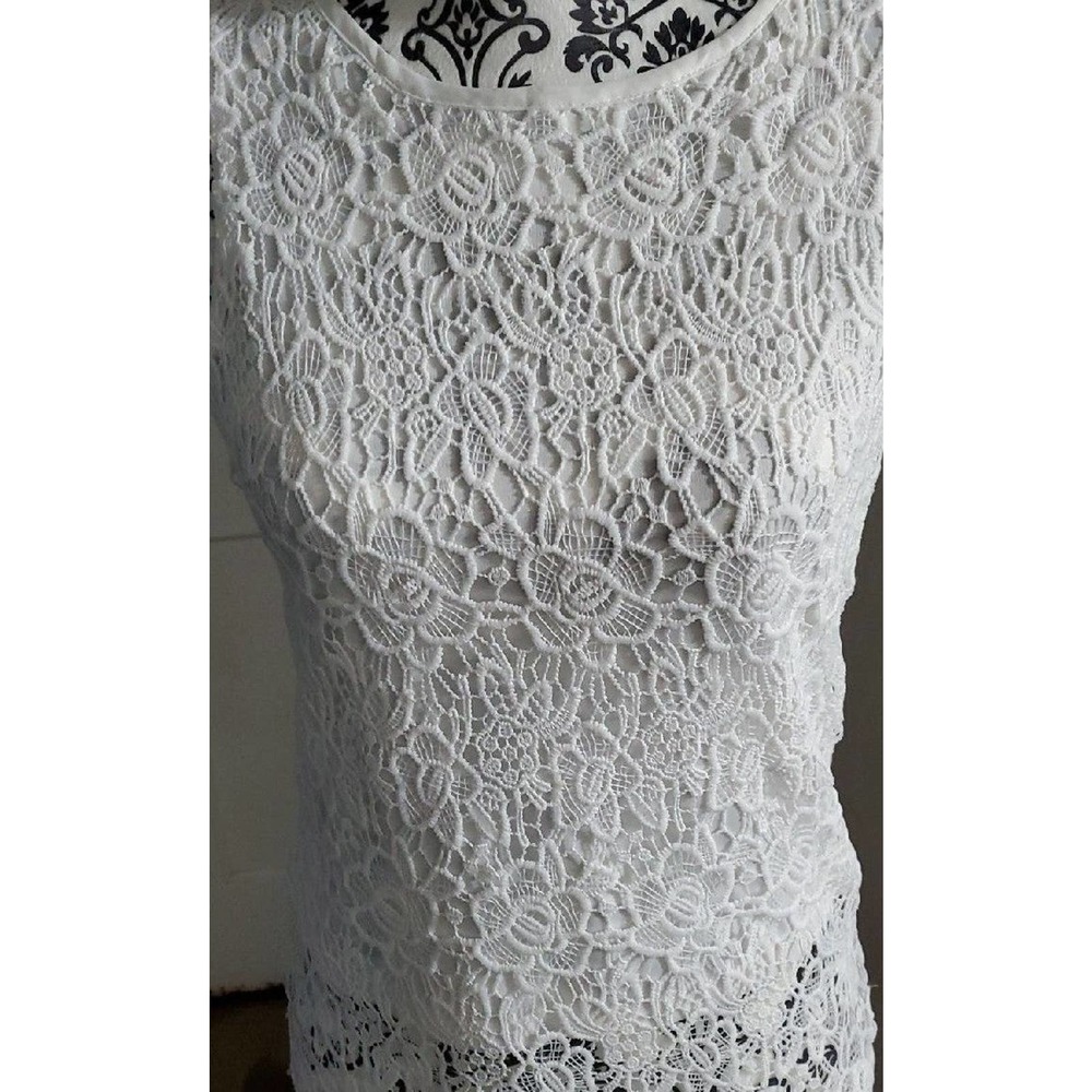 Beautiful white eyelet lace sleeveless blouse